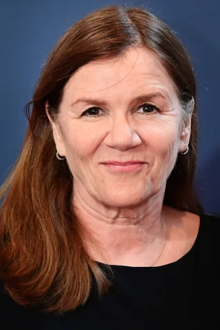 Mare Winningham height profile photo
