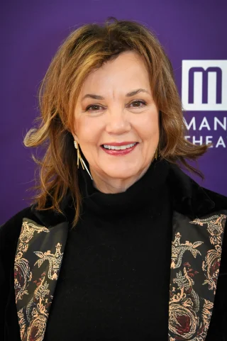 Margaret Colin height profile photo