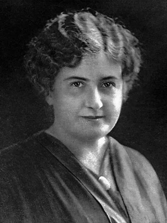 Maria Montessori height profile photo