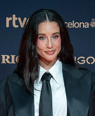 María Pedraza height profile photo