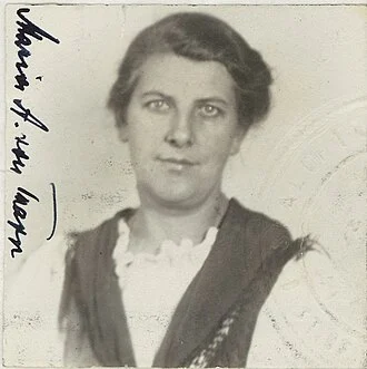 Maria von Trapp height profile photo