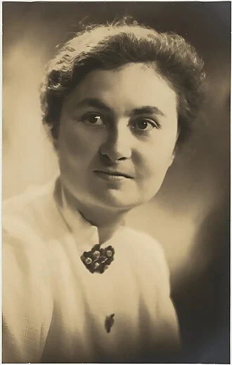 Marianne Angermann height profile photo