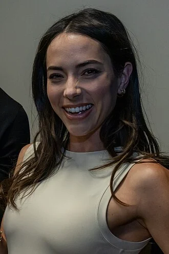 Mariel Molino height profile photo