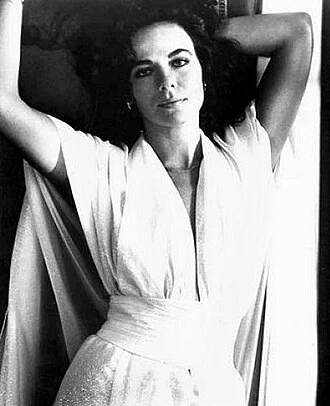 Marilù Tolo height profile photo