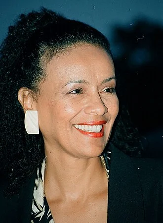 Marilyn McCoo height profile photo