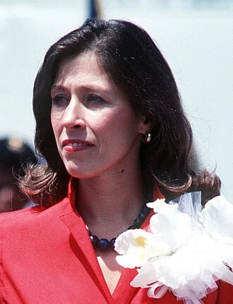 Marilyn Quayle height profile photo