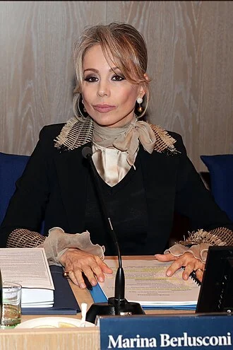 Marina Berlusconi height profile photo