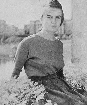 Marina Oswald Porter height profile photo