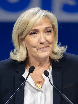 Marine Le Pen height profile photo