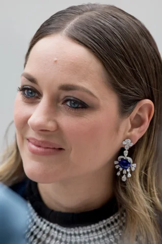 Marion Cotillard height profile photo