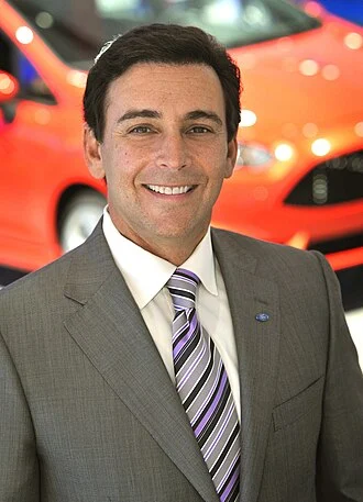 Mark Fields (businessman) height profile photo