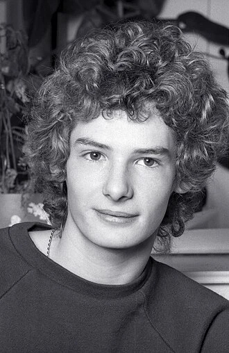 Mark Lester height profile photo
