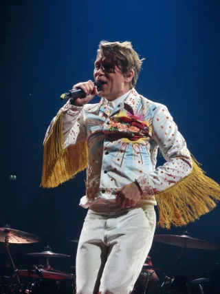 Mark Owen height profile photo
