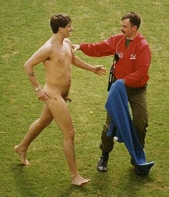 Mark Roberts (streaker) height profile photo