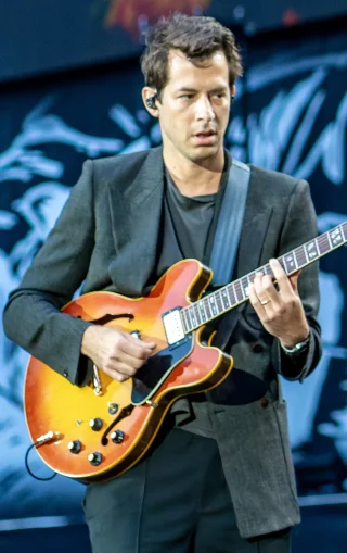 Mark Ronson height profile photo