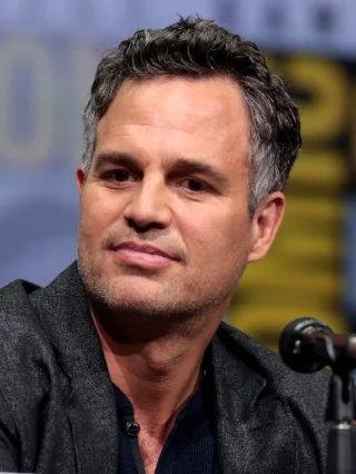 Mark Ruffalo height profile photo