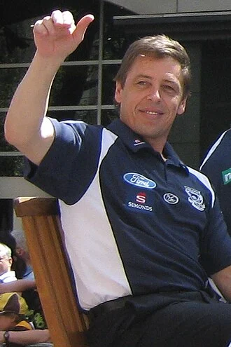 Mark Thompson (footballer) height profile photo
