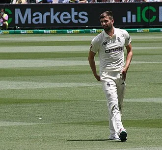 Mark Wood (cricketer) height profile photo
