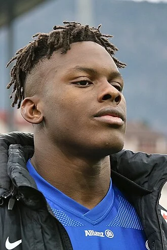 Maro Itoje height profile photo