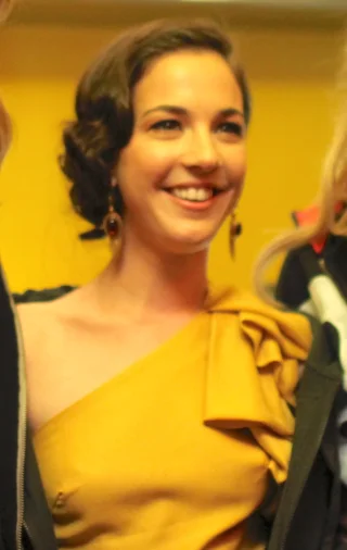 Martha MacIsaac height profile photo