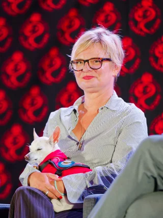 Martha Plimpton height profile photo