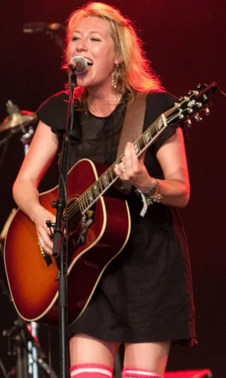Martha Wainwright height profile photo