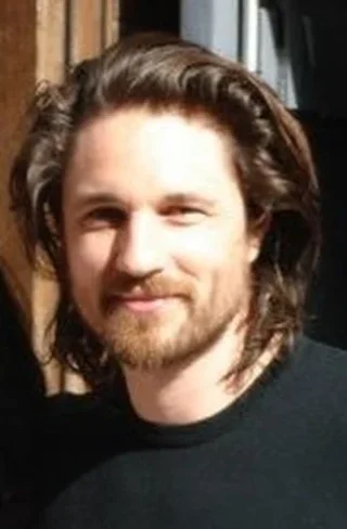 Martin Henderson height profile photo