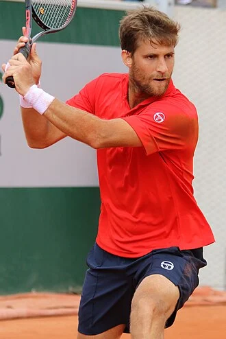 Martin Kližan height profile photo