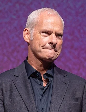 Martin McDonagh height profile photo