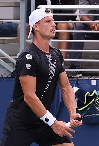 Márton Fucsovics height profile photo
