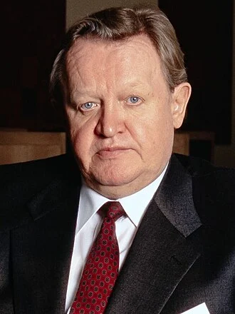 Martti Ahtisaari height profile photo