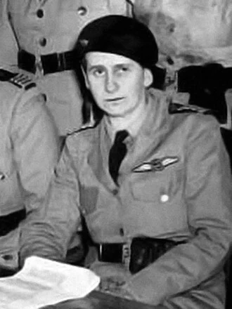 Mary Bell (aviator) height profile photo