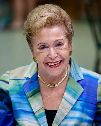 Mary Higgins Clark height profile photo