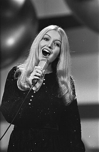 Mary Hopkin height profile photo