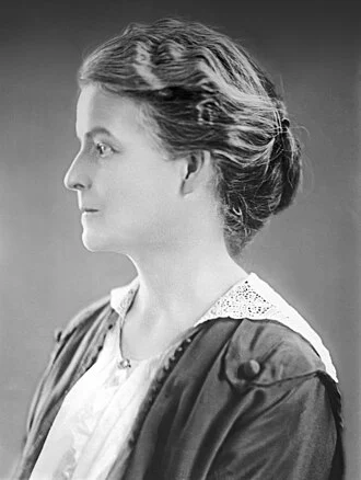 Mary Margaret O'Reilly height profile photo
