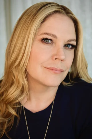 Mary McCormack height profile photo