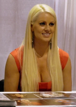 Maryse Mizanin height profile photo