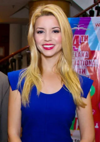 Masiela Lusha height profile photo