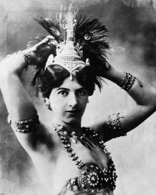 Mata Hari height profile photo