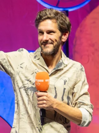 Mathew Baynton height profile photo