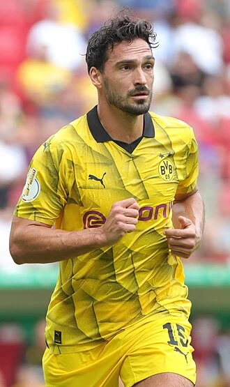 Mats Hummels height profile photo