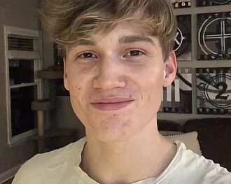 Matt Lintz height profile photo
