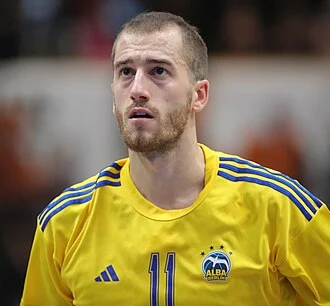 Matt Thomas (basketball) height profile photo