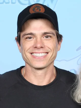 Matthew Lawrence height profile photo