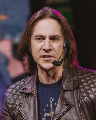 Matthew Mercer height profile photo