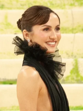 Maude Apatow height profile photo