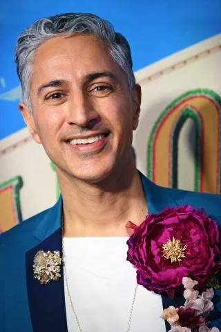 Maulik Pancholy height profile photo