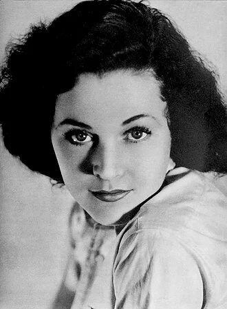 Maureen O'Sullivan height profile photo