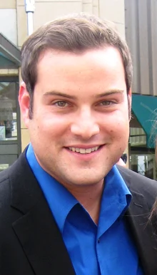 Max Adler (actor) height profile photo