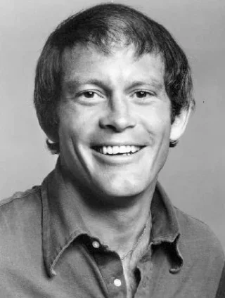Max Gail height profile photo